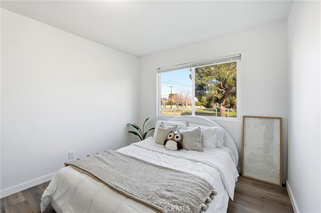 41428 50th Street West Lancaster, CA 93536 - Photo 23 of 46 a bedroom with a bed and a large window