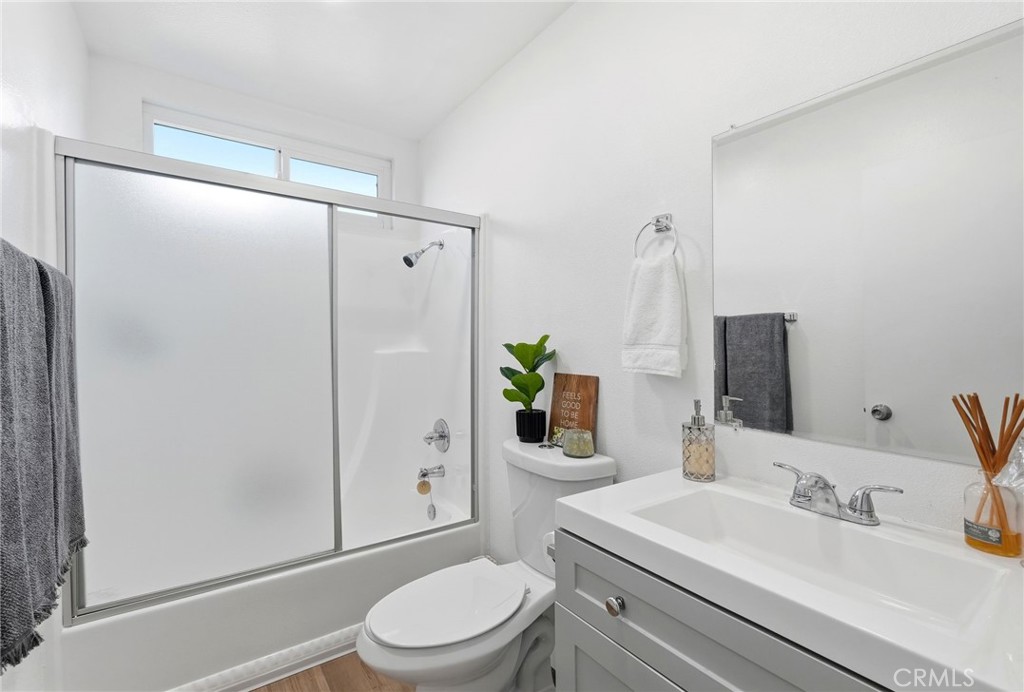 41428 50th Street West Lancaster, CA 93536 - Photo 25 of 46 a bathroom with a sink a toilet and shower