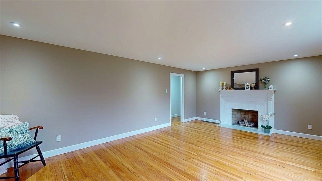 437 Salisbury Street Worcester, MA 01609 - Photo 16 of 37