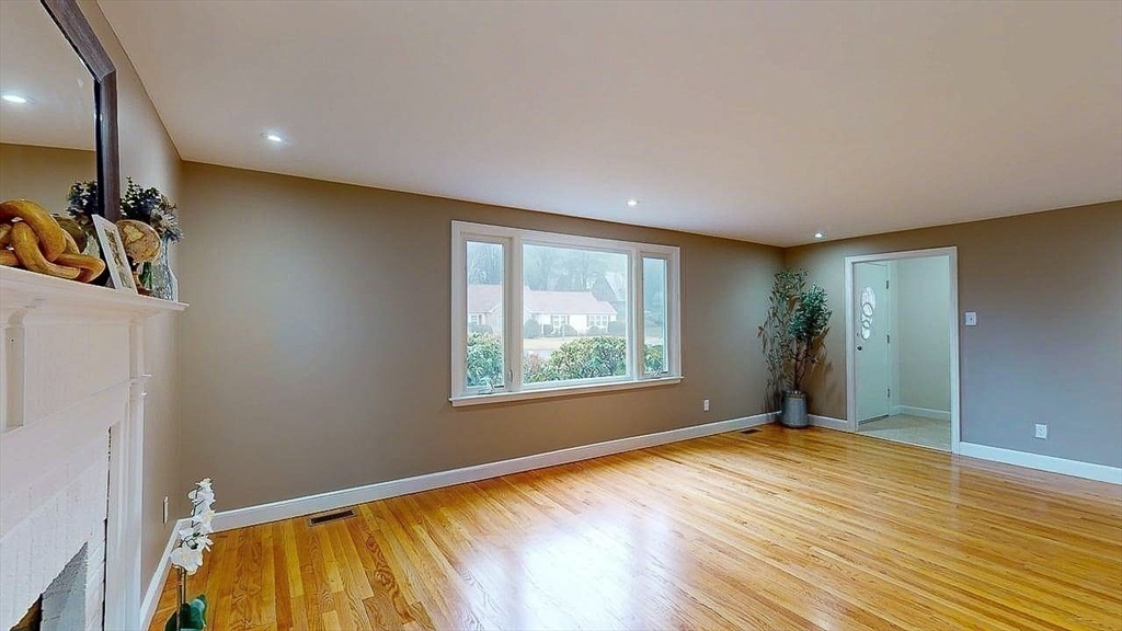 437 Salisbury Street Worcester, MA 01609 - Photo 17 of 37