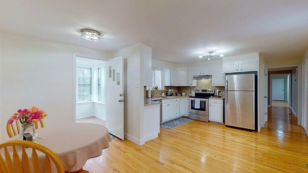 437 Salisbury Street Worcester, MA 01609 - Photo 2 of 37