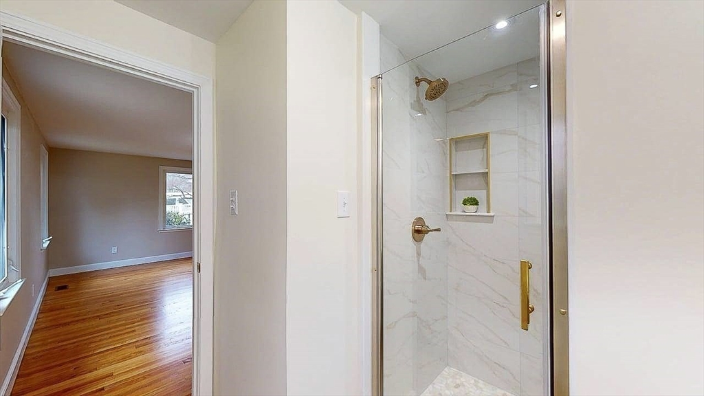 437 Salisbury Street Worcester, MA 01609 - Photo 22 of 37