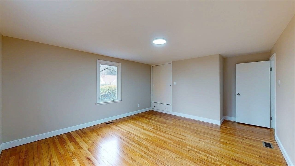 437 Salisbury Street Worcester, MA 01609 - Photo 24 of 37