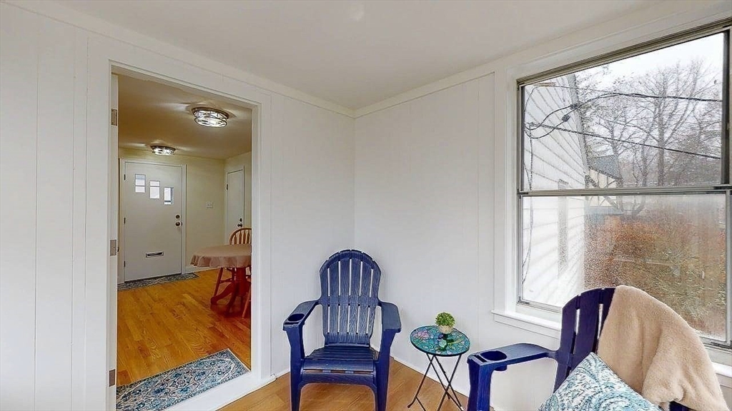 437 Salisbury Street Worcester, MA 01609 - Photo 3 of 37