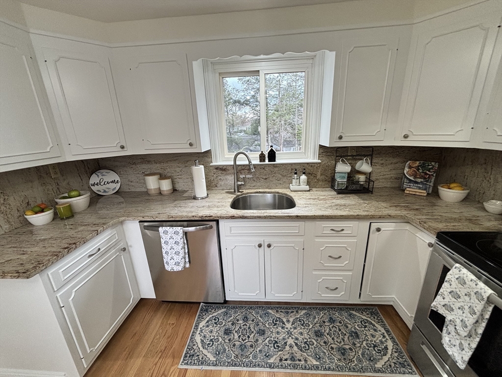 437 Salisbury Street Worcester, MA 01609 - Photo 4 of 36