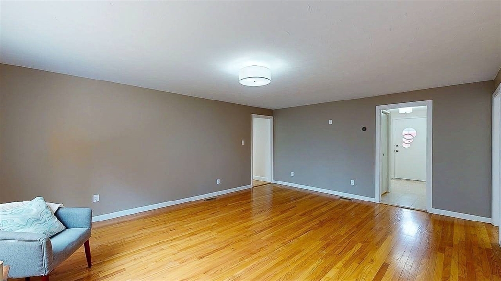 437 Salisbury Street Worcester, MA 01609 - Photo 10 of 37