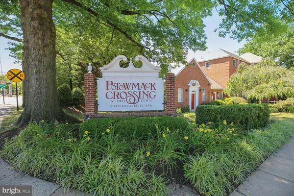 $345,000 | 1708 West Abingdon Drive, Unit 301, Alexandria, VA 22314
