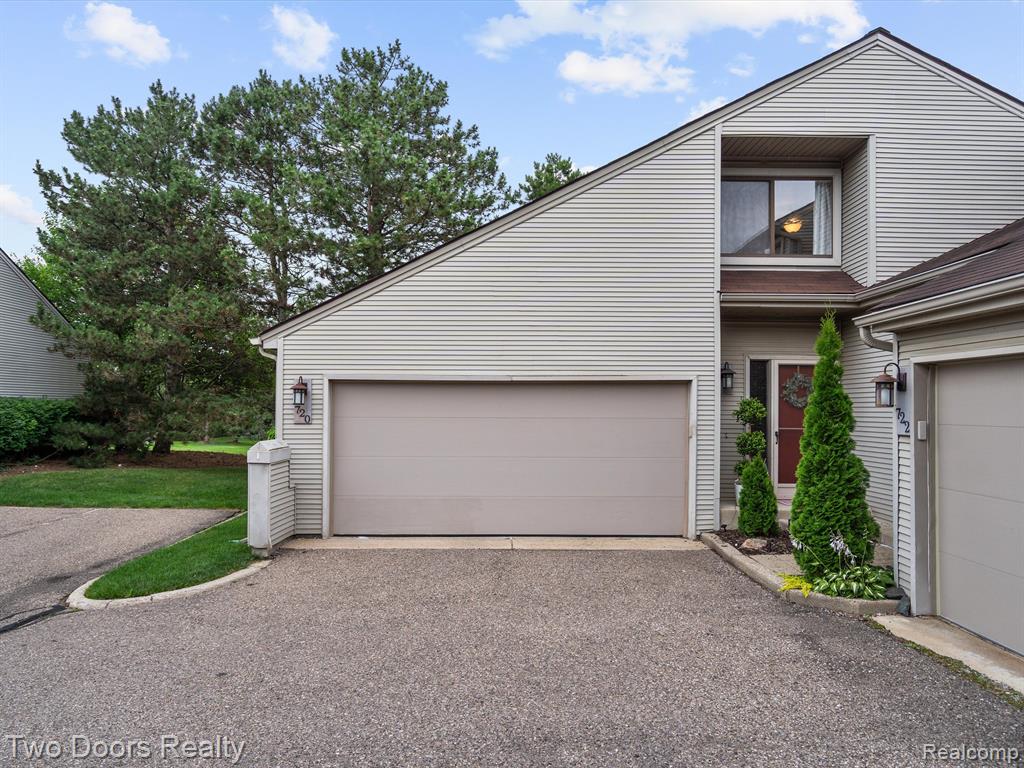 720 Eton Court Rochester Hills, MI 48307 - Photo 2 of 41