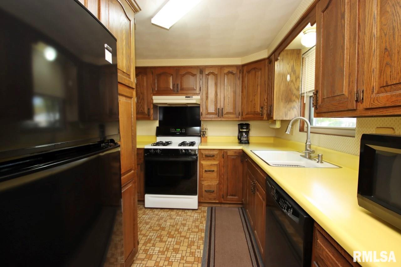 204 Hemlock Street Pekin, IL 61554 - Photo 33 of 71