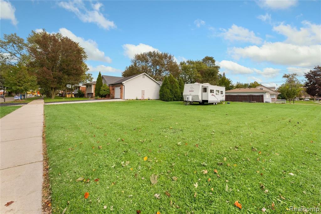 30459 South Gibraltar Road Gibraltar, MI 48173 - Photo 3 of 25