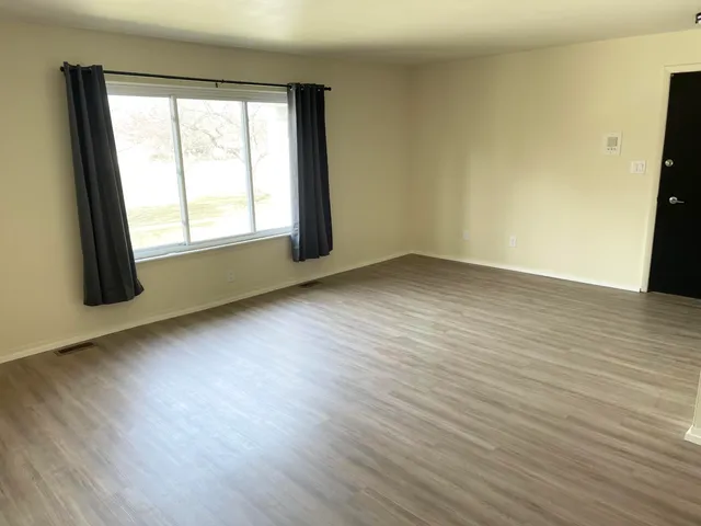 $1,350 | 510 Montrose Avenue, Unit 8, Royal Oak, MI 48073