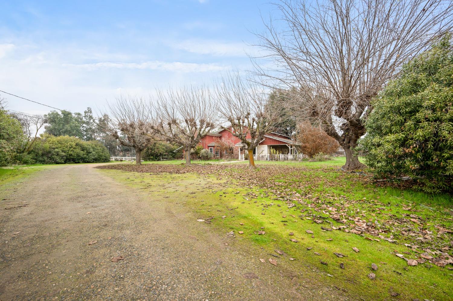 6789 North De Wolf Avenue Clovis, CA 93619 - Photo 2 of 54