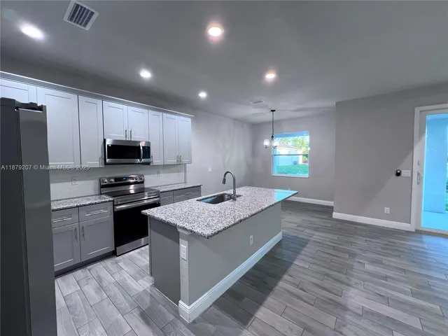 $289,900 | 324 Kansas Terrace, LaBelle, FL 33935