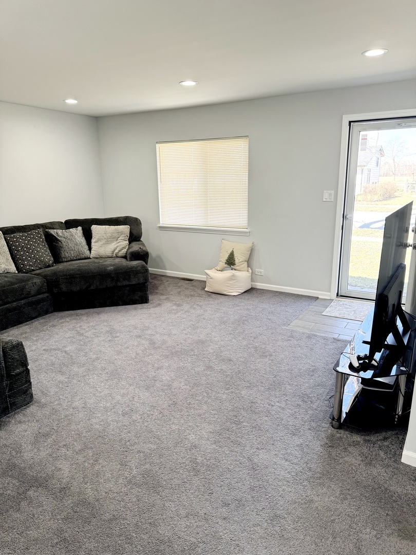 3519 Roesner Drive Markham, IL 60428 - Photo 3 of 8 Gallery Image 3