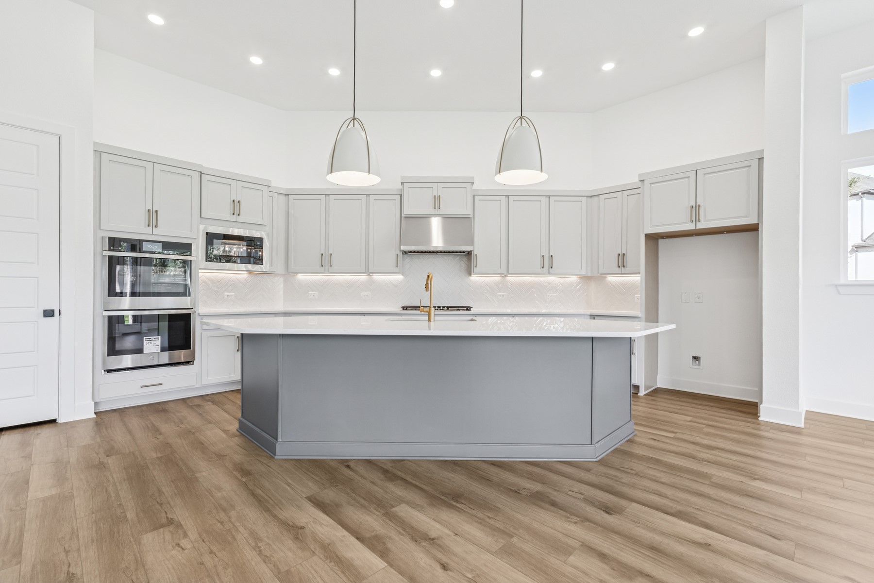 1905 Morning Mist Drive Georgetown, TX 78628 - Photo 7 of 29 Kitchen