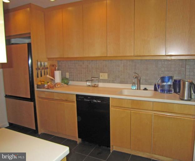 11499 Waterview Cluster Reston, VA 20190 - Photo 7 of 26 Kitchen
