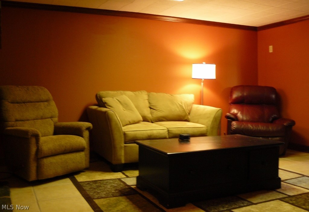 1663 Sunview Road Cleveland, OH 44124 - Photo 4 of 18