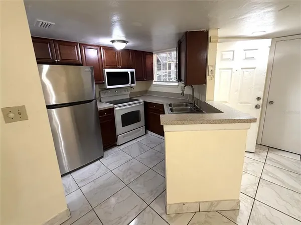 $1,300 | 1932 Lake Atriums Circle, Unit 67, Orlando, FL 32839