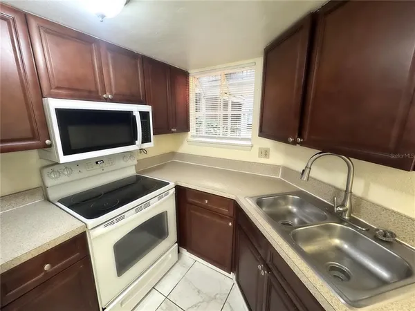 $1,300 | 1932 Lake Atriums Circle, Unit 67, Orlando, FL 32839