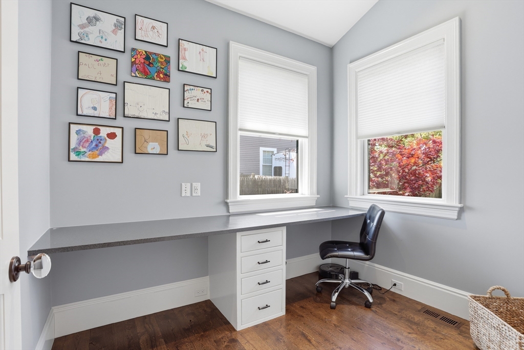 21 Fletcher Road Bedford, MA 01730 - Photo 12 of 38