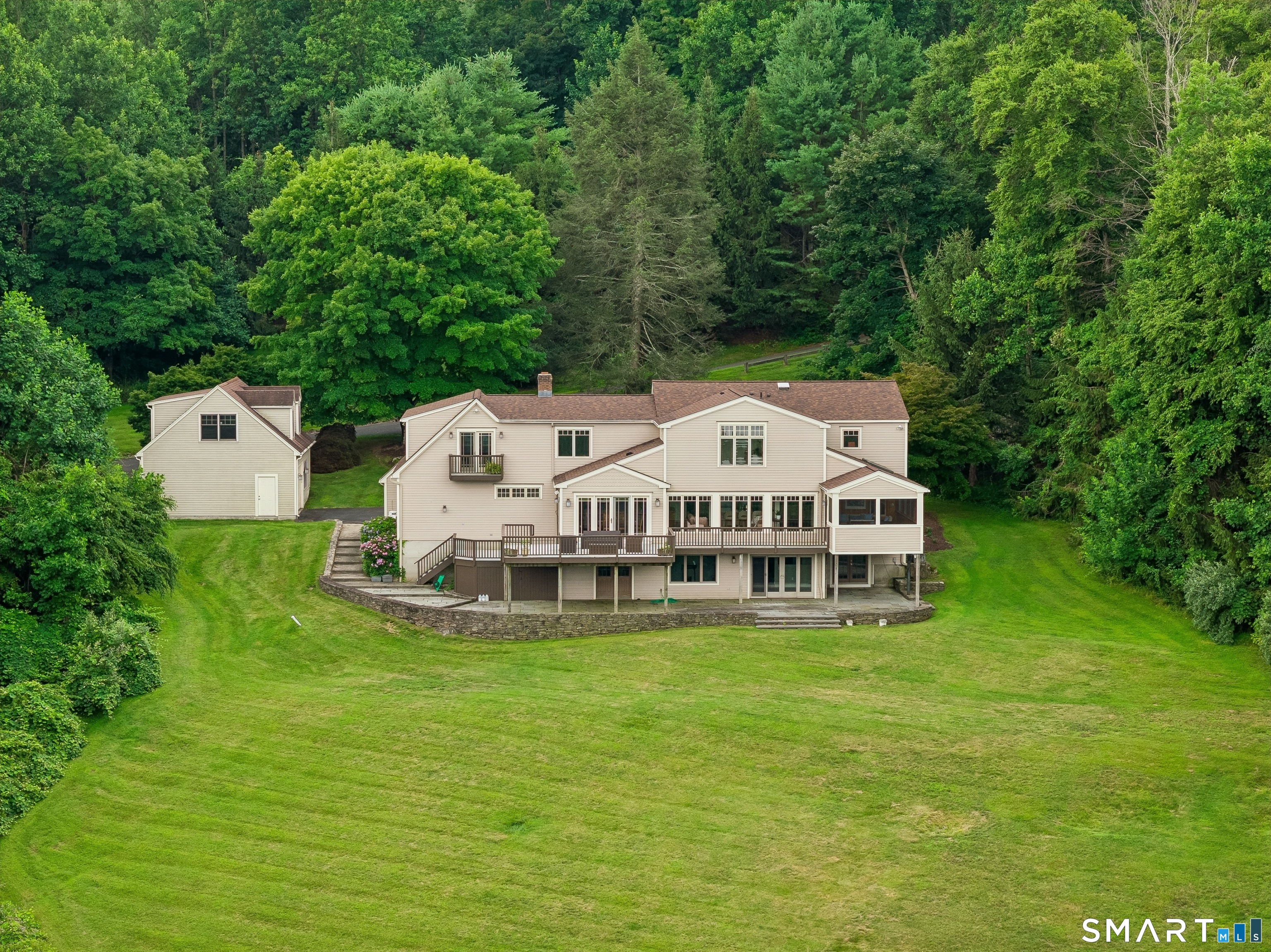 8 Horseshoe Ridge Road Newtown, CT 06482 - Photo 3 of 40