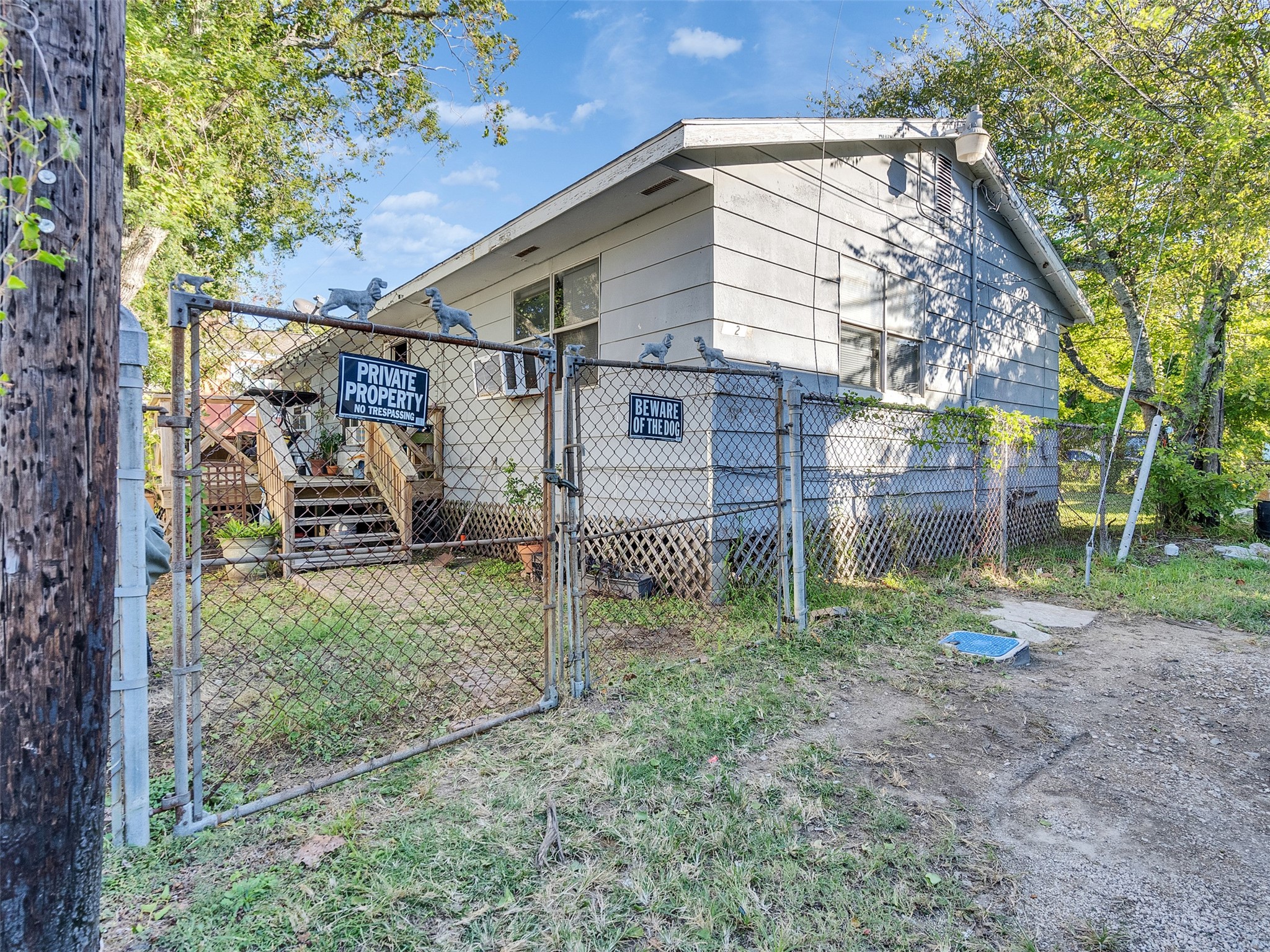 4323 Avenue R 1/2 Galveston, TX 77550 - Photo 25 of 41 Rear Exterior (Rear Unit):
The rear home offers its own entrance and charm, freshly painted with a welcoming look. Perfect for guests, tenants, or extended family.