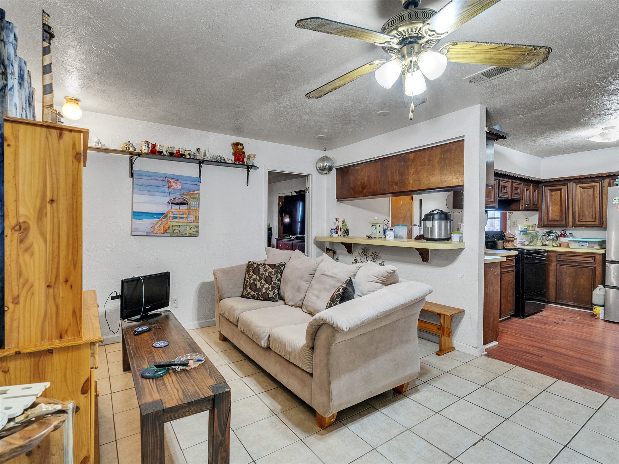 4323 Avenue R 1/2 Galveston, TX 77550 - Photo 30 of 41 Living Room (Rear Unit):
Bright and open, the rear unit’s living room features tile floors and fresh paint for easy maintenance. It’s an inviting space to unwind and enjoy daily living.