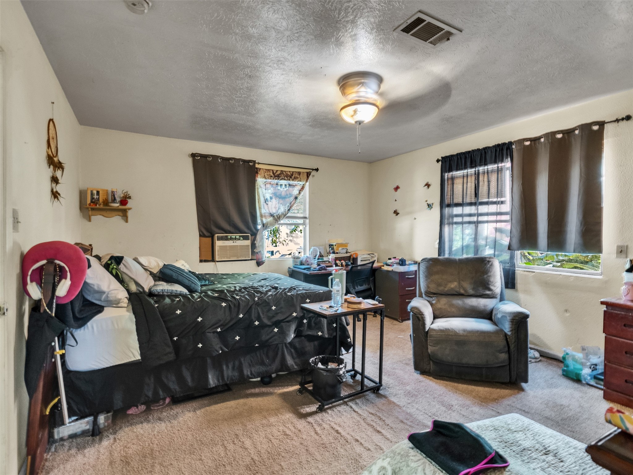 4323 Avenue R 1/2 Galveston, TX 77550 - Photo 37 of 41 Bedroom (Rear Unit):
Another angle highlights the room’s brightness and flexibility. It’s a calm retreat you can shape to fit your lifestyle.