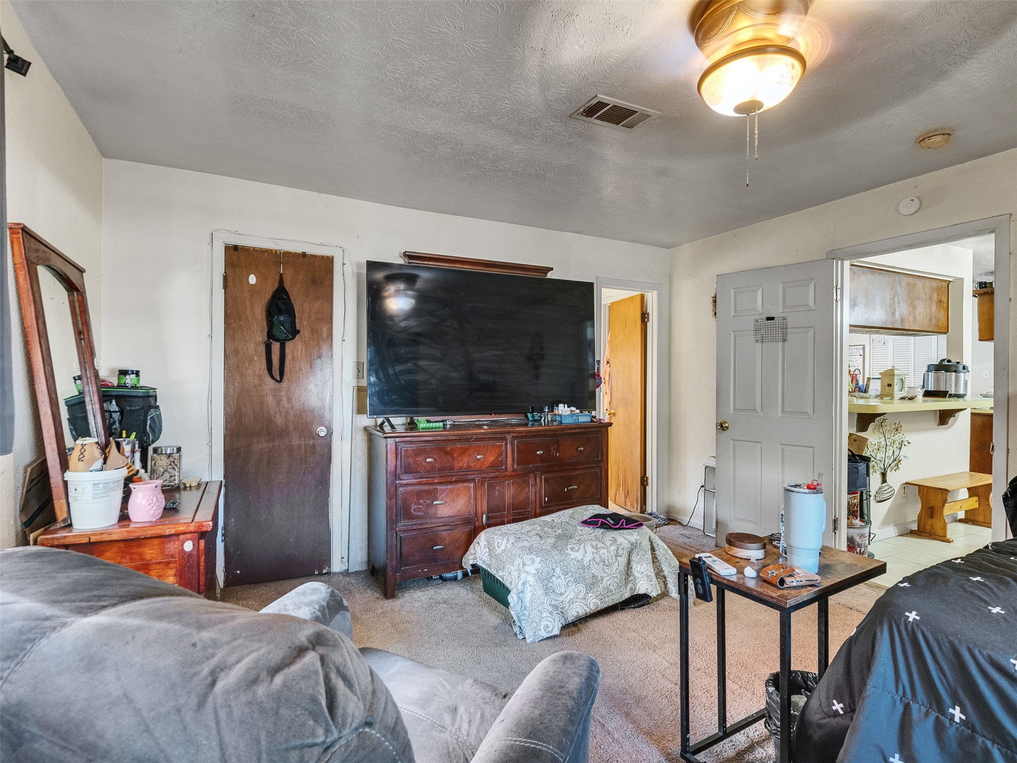 4323 Avenue R 1/2 Galveston, TX 77550 - Photo 38 of 41 Bedroom (Rear Unit):
Spacious, accessible, and functional, this room works perfectly for guests, family, or even a home office.