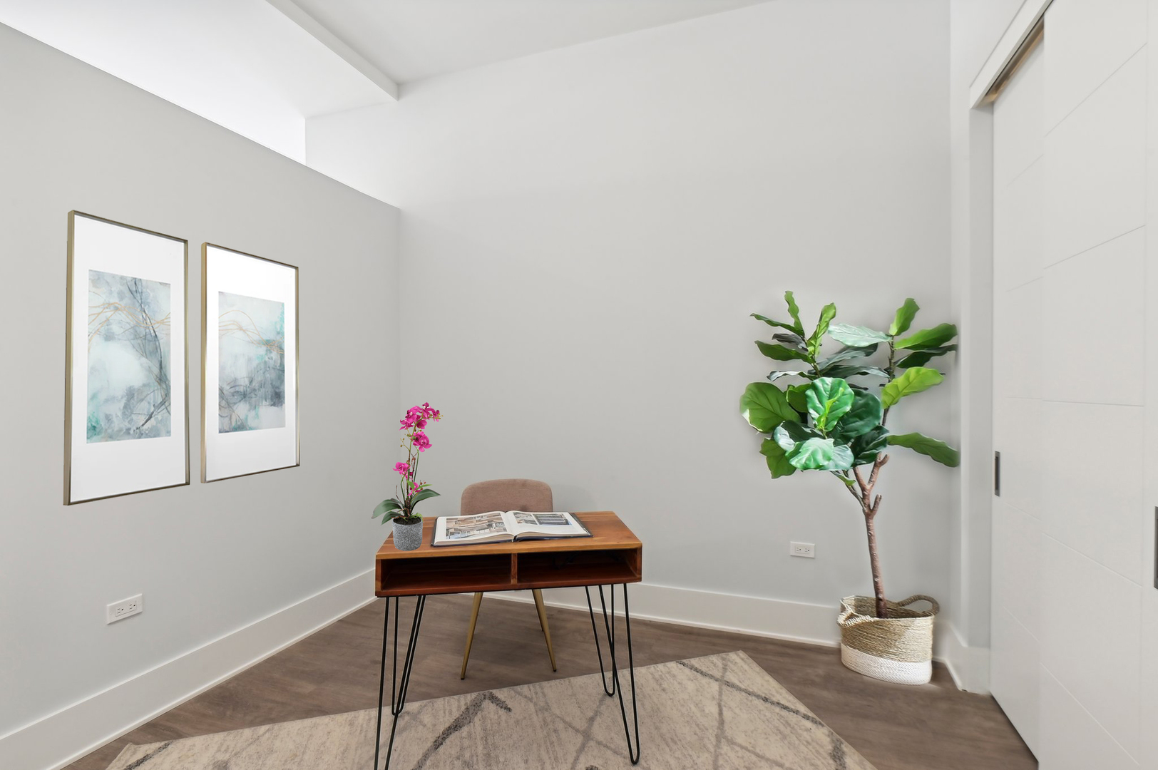 812 West Adams Street, Unit 600 Chicago, IL 60607 - Photo 20 of 46 a view of a workspace with furniture