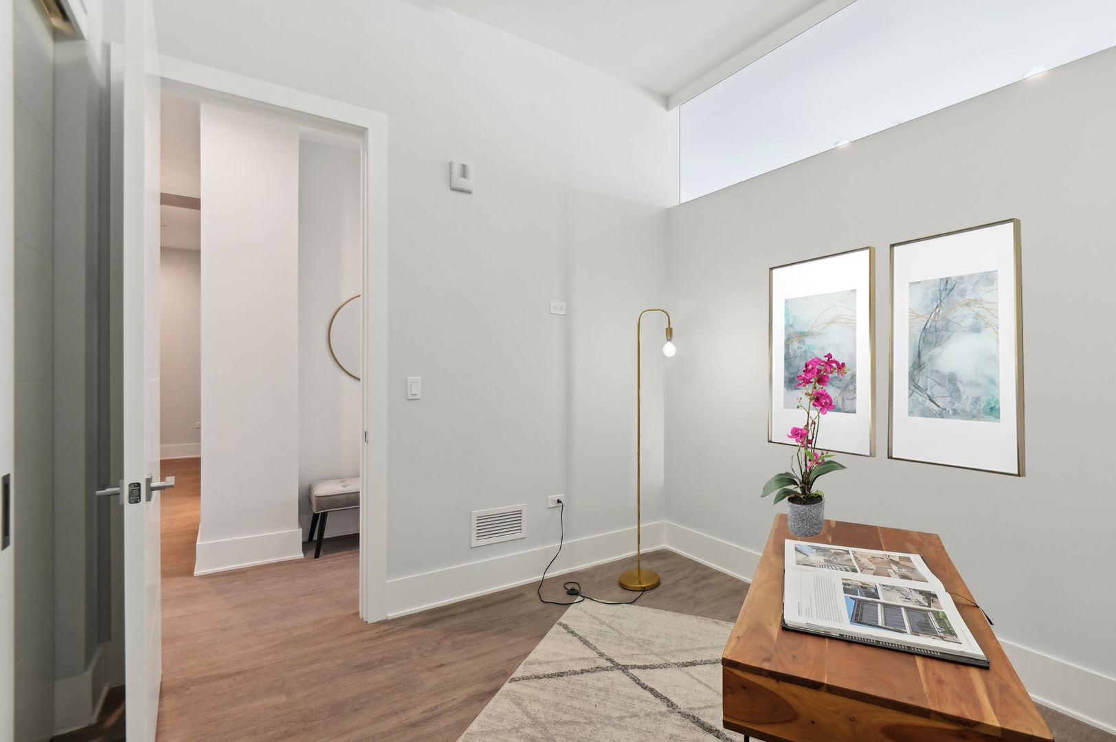 812 West Adams Street, Unit 600 Chicago, IL 60607 - Photo 21 of 46 a very nice looking room with a large window and a table