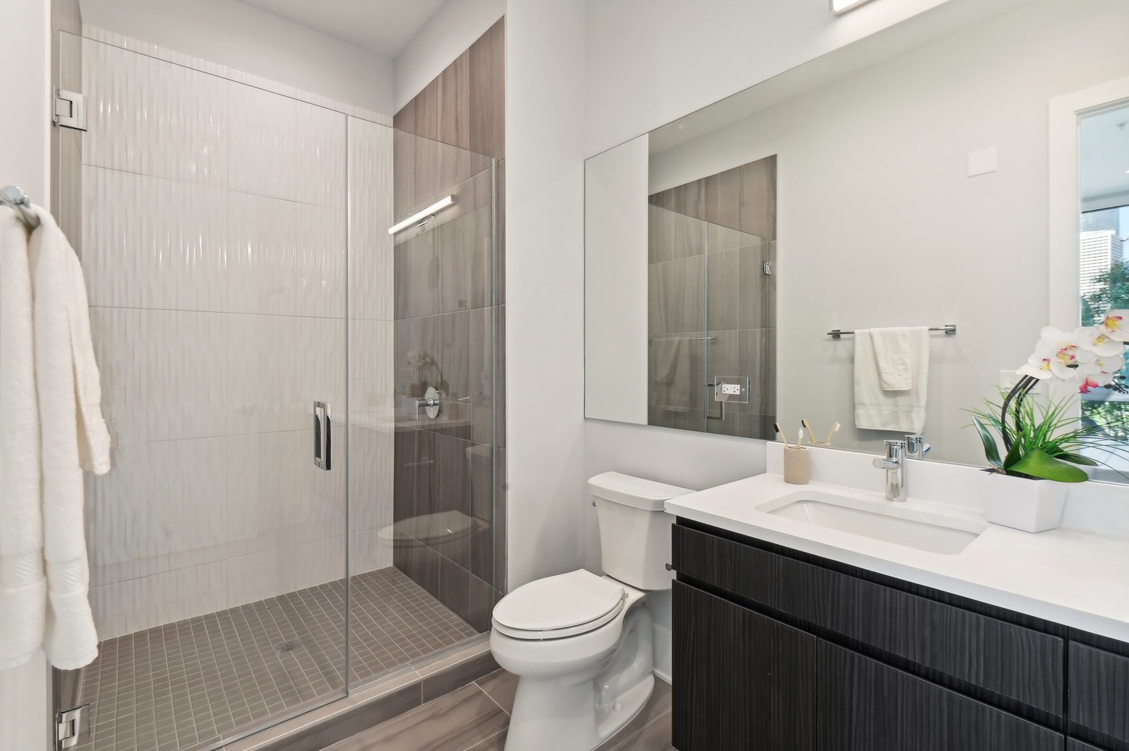 812 West Adams Street, Unit 600 Chicago, IL 60607 - Photo 30 of 46 a bathroom with a sink toilet and shower