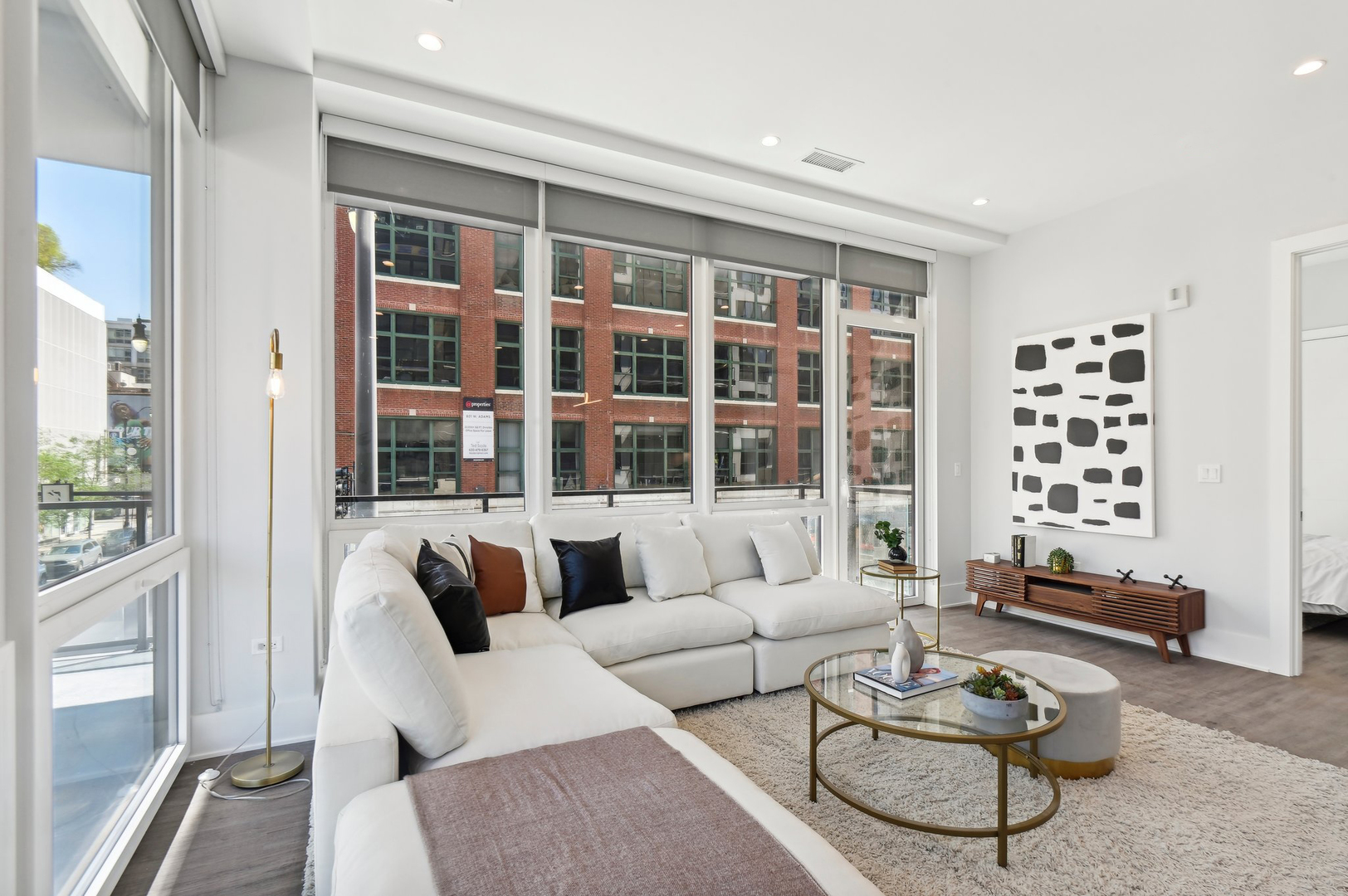 812 West Adams Street, Unit 600 Chicago, IL 60607 - Photo 3 of 46 a living room with furniture and a window