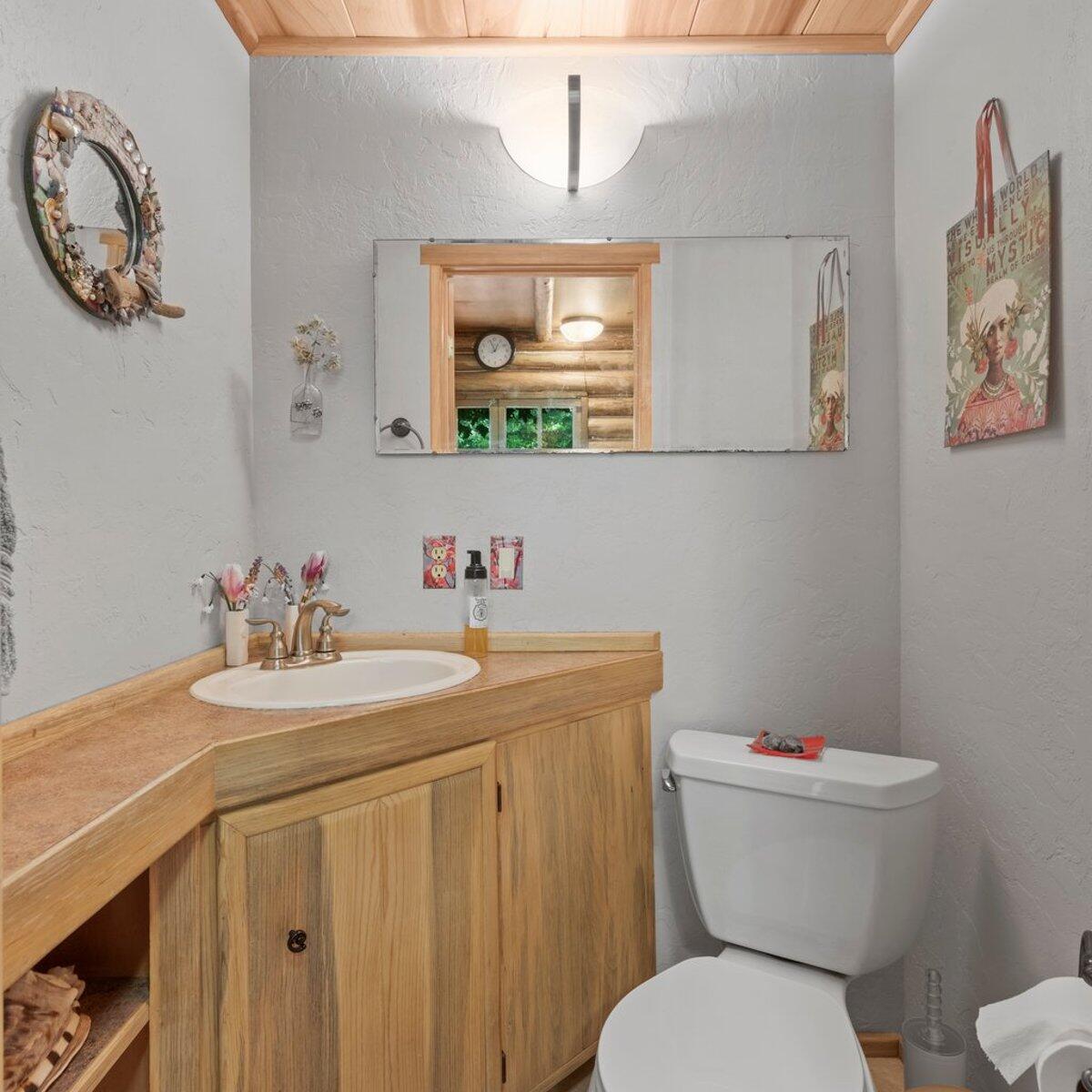 11750 Hillcrest Road Medford, OR 97504 - Photo 28 of 61 Main Cabin Interior