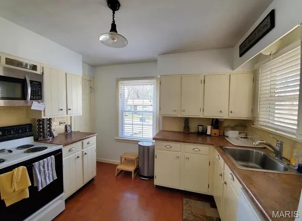 $2,550 | 2806 Hilldale Avenue, St. Louis, MO 63144