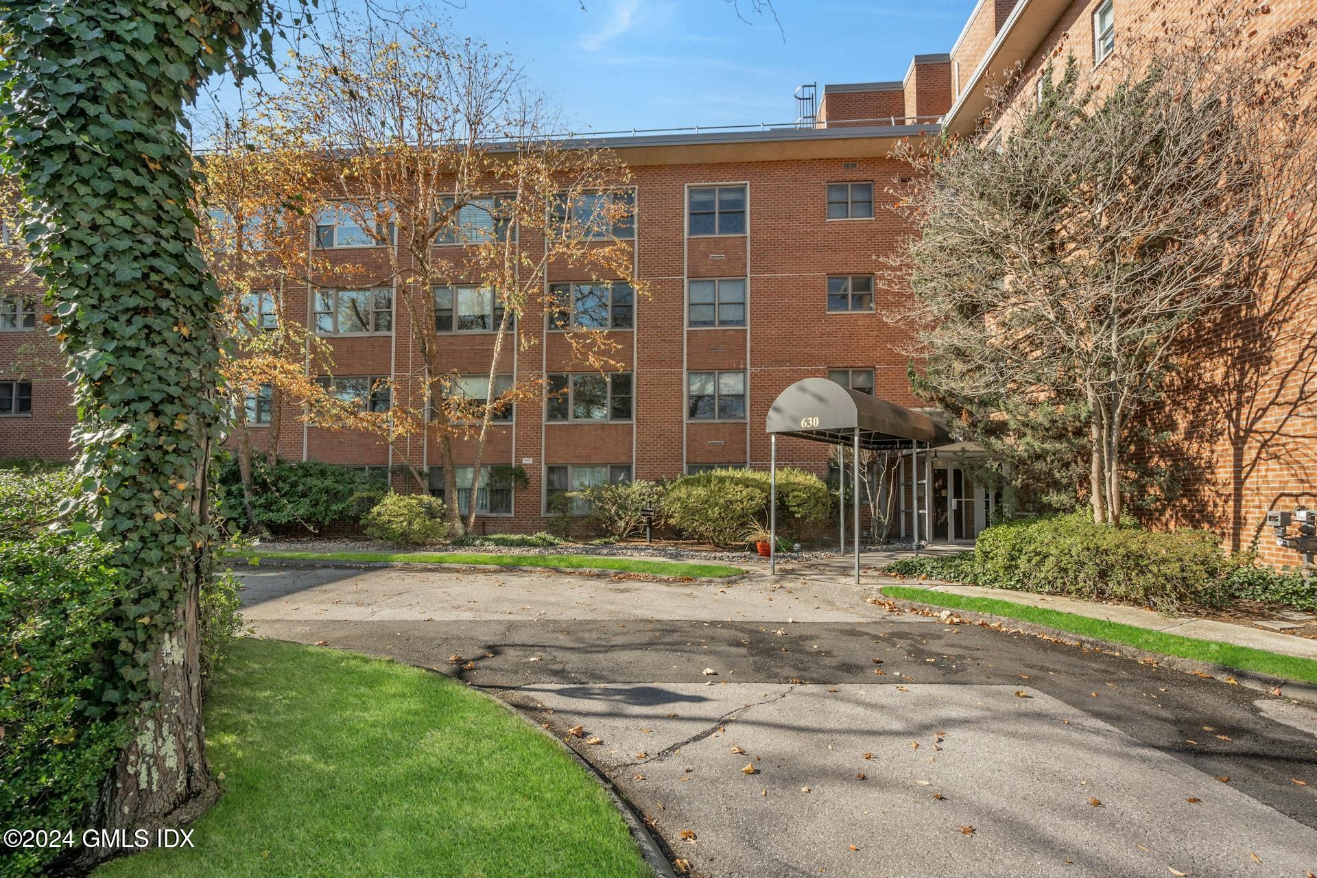 630 Steamboat Road, Unit 4AN Greenwich, CT 06830 - Photo 3 of 32 BuildingEntry