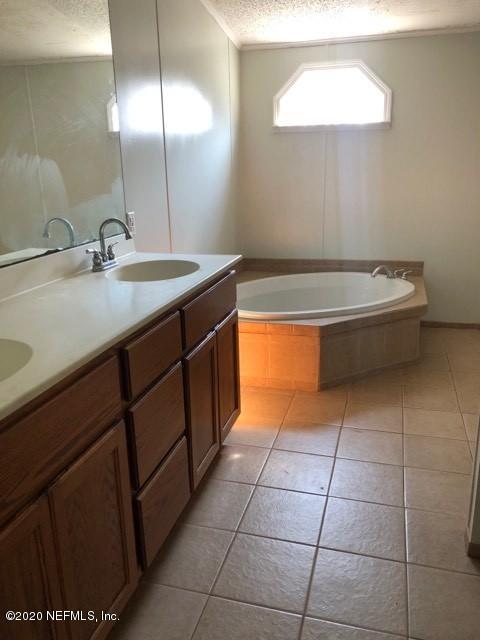 5559 Drake Loop Road Middleburg, FL 32068 - Photo 16 of 19 master bath