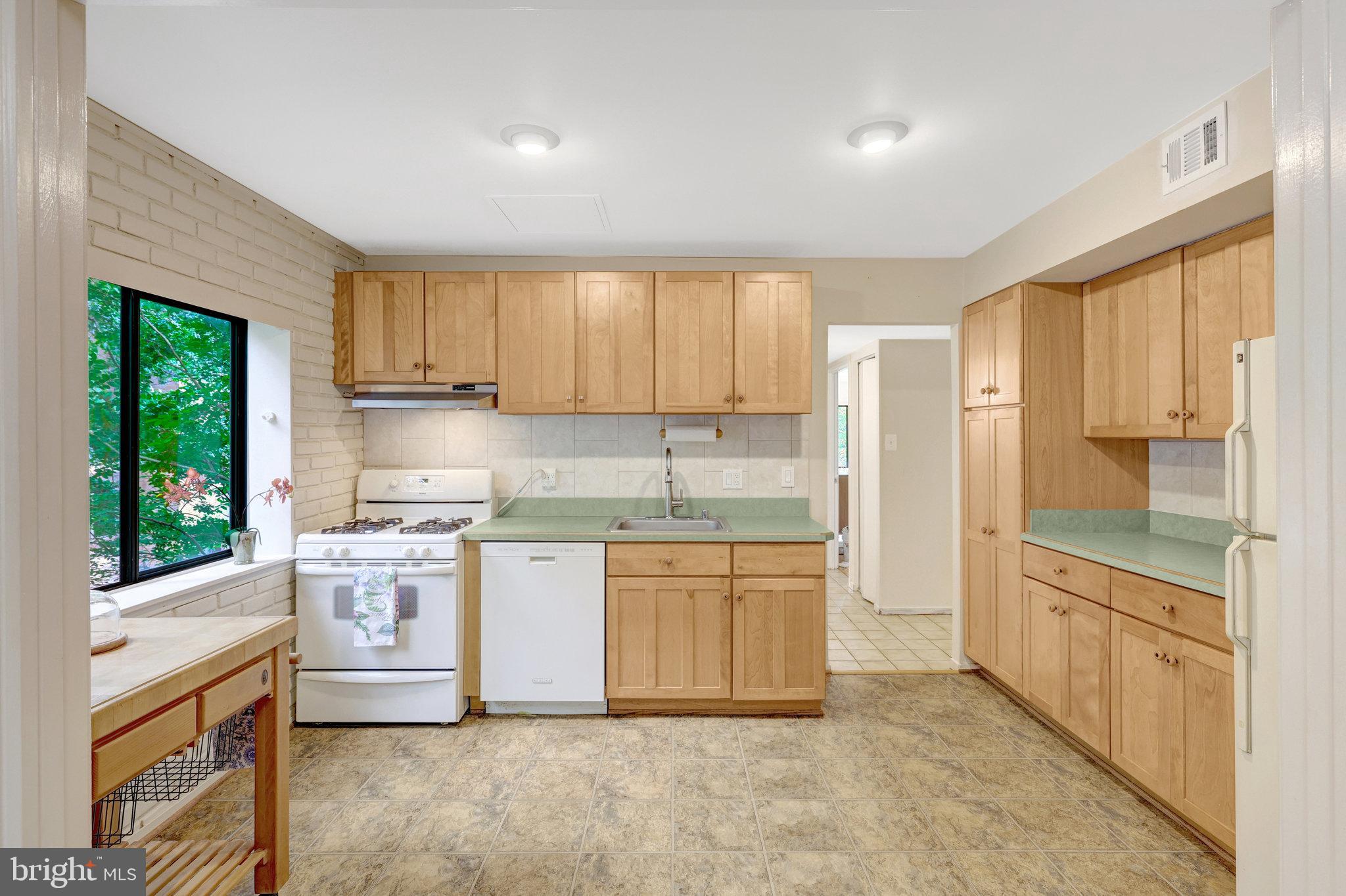 1665 Parkcrest Circle, Unit 301 Reston, VA 20190 - Photo 12 of 36 a kitchen with stainless steel appliances granite countertop a stove a sink and a refrigerator