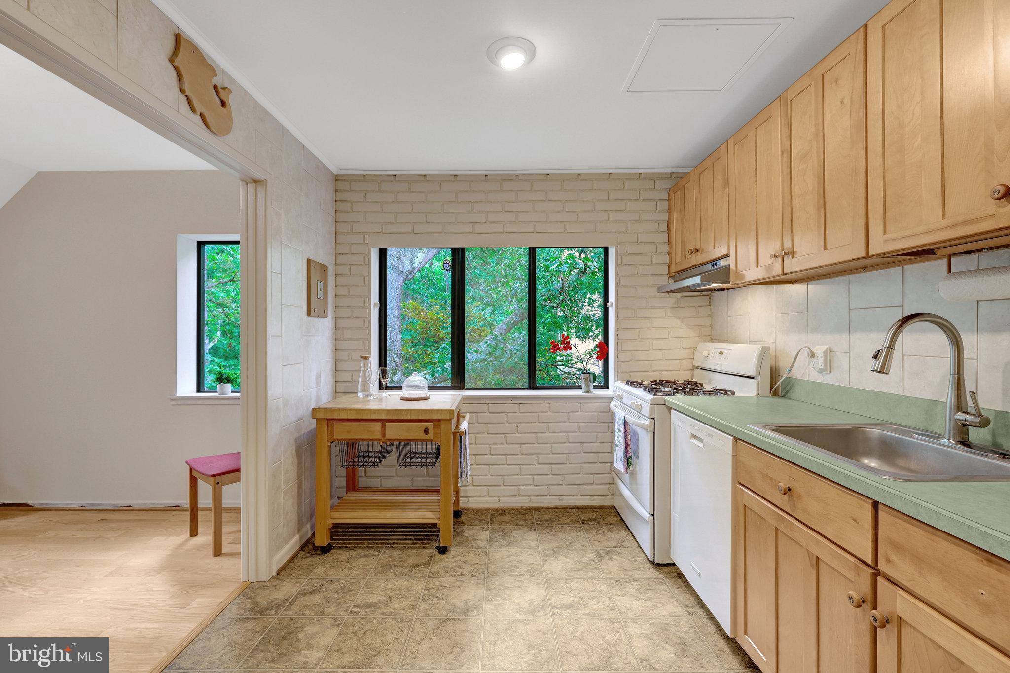 1665 Parkcrest Circle, Unit 301 Reston, VA 20190 - Photo 15 of 36 a kitchen with a sink stove and cabinets