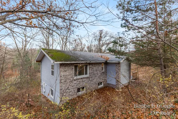 $450,000 | 8945 Vergennes Street Southeast, Ada, MI 49301