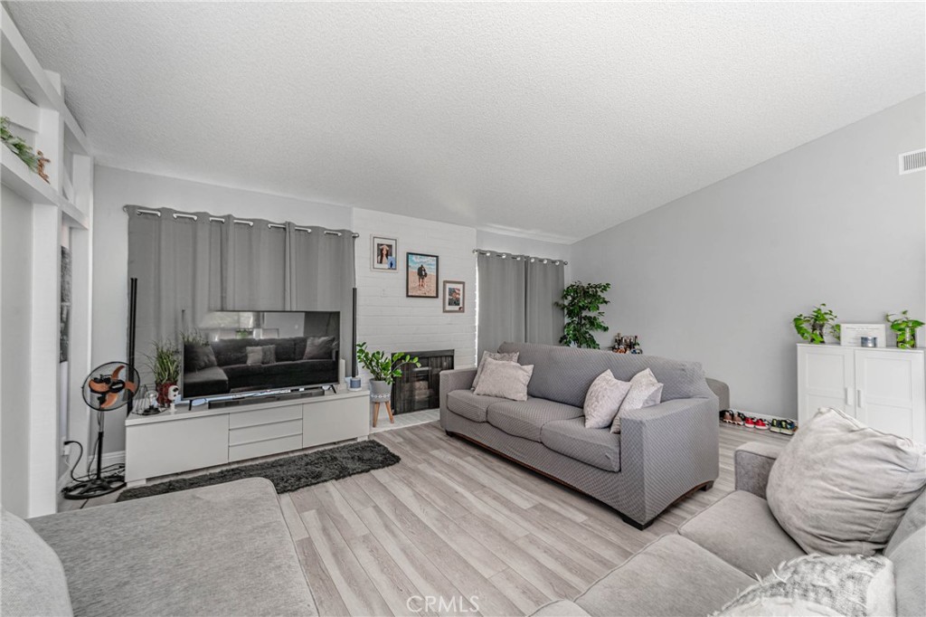 26212 Rainbow Glen Drive Newhall, CA 91321 - Photo 13 of 39