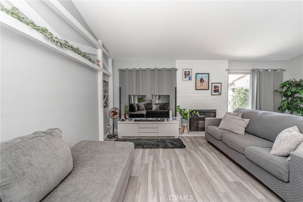 26212 Rainbow Glen Drive Newhall, CA 91321 - Photo 5 of 39