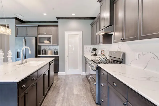 a view of a house with a backyard