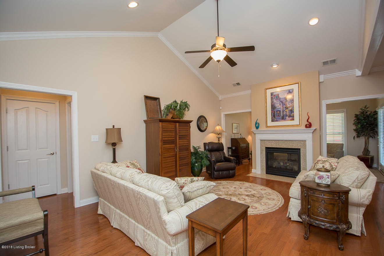 904 Ridge Point Drive Louisville, KY 40299 - Photo 10 of 37 Vaulted Great Room