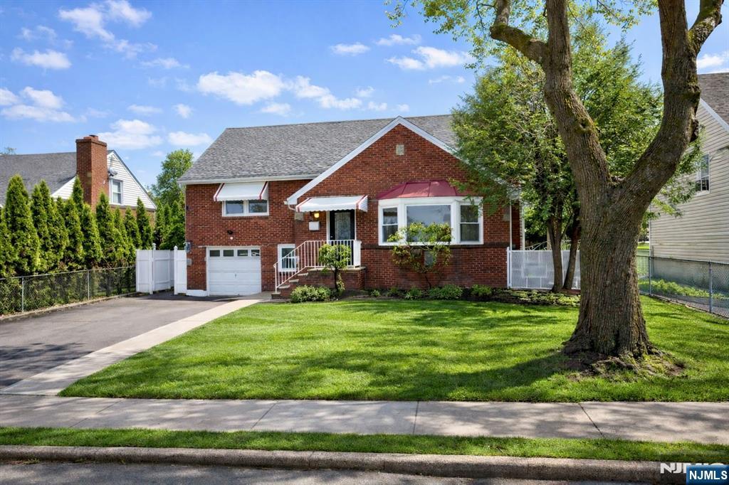 86 Howland Avenue Teaneck, NJ 07666 - Photo 4 of 50