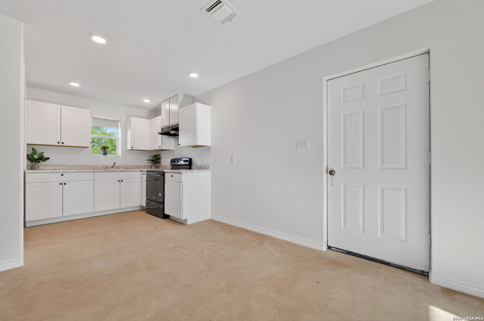 128 County Road 2672 Devine, TX 78016 - Photo 14 of 37