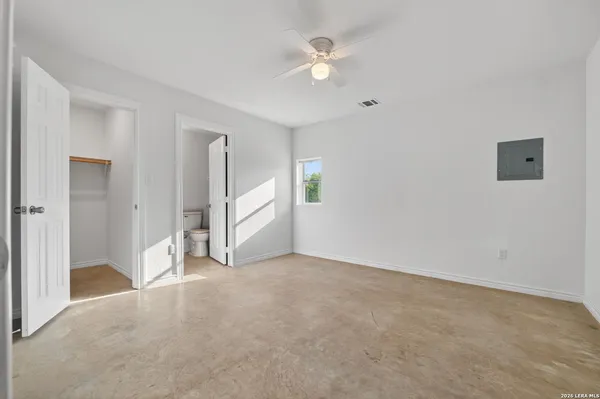 $1,500 | 128 County Road 2672, Devine, TX 78016