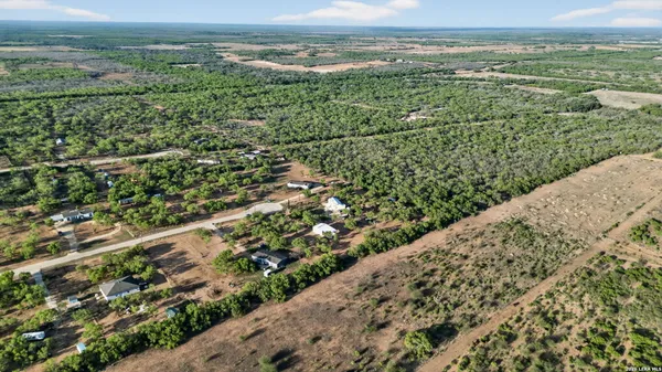 $1,500 | 128 County Road 2672, Devine, TX 78016