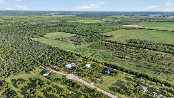 $1,500 | 128 County Road 2672, Devine, TX 78016