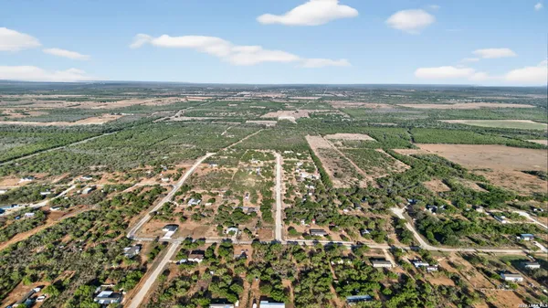 $1,500 | 128 County Road 2672, Devine, TX 78016